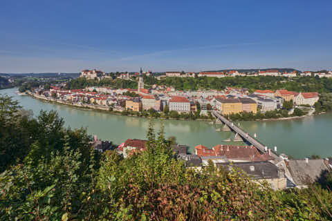 Gemeinde Hochburg-Ach Bezirk Braunau Duttendorf Aussicht Burghausen (Dirschl Johann) Österreich BR